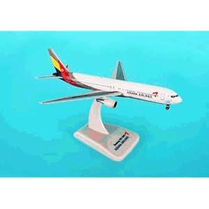 【クリックで詳細表示】1/400 B767-300 アシアナ航空 (新塗装) (8140)